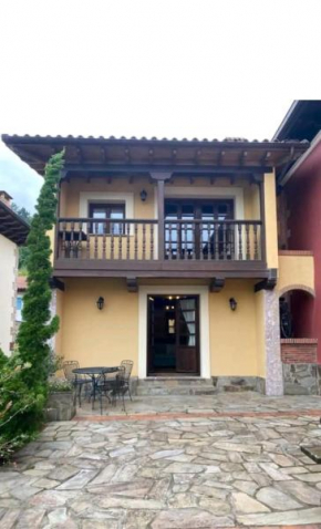 Casa con terraza, 800 metros de playa Andrín